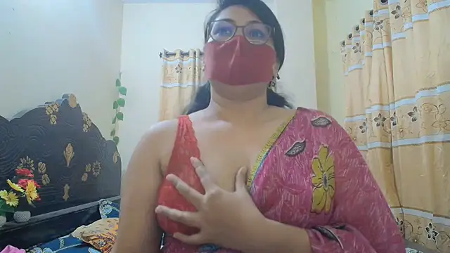 Snapshot of Elena_cruz5 chatting on March 18, 2026, 8:01 pm Elena cruz5 online show from March 18, 2026, 8:01 pm