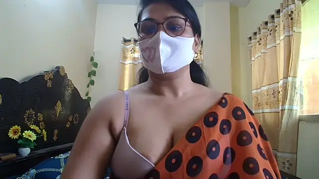 Snapshot of Elena_cruz5 chatting on April 11, 2026, 7:45 am Elena cruz5 online show from April 11, 2026, 7:45 am