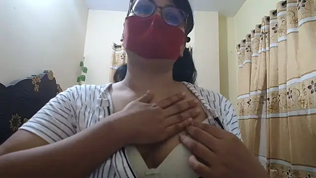 Snapshot of Elena_cruz5 chatting on April 15, 2026, 2:24 pm Elena cruz5 online show from April 15, 2026, 2:24 pm