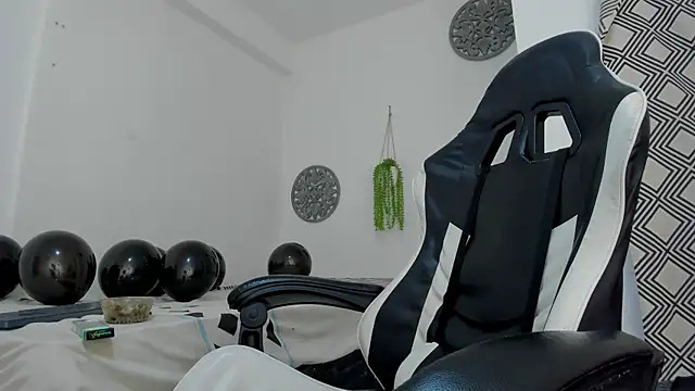 Jax Maliq online show from October 16, 2025, 6:03 am