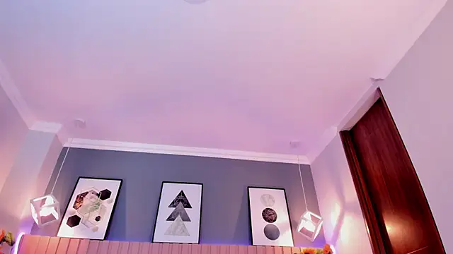 Nina Ford online show from April 16, 2026, 3:07 am