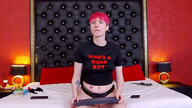 Luna Devil  online show from February 20, 2026, 8:20 pm