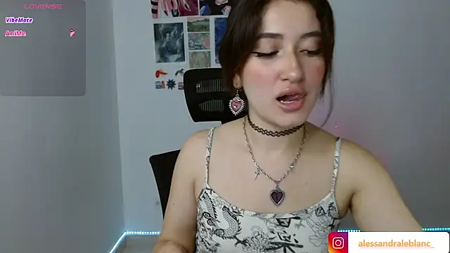 Snapshot of AlessandraLB chatting on September 18, 2025, 10:39 am AlessandraLB online show from September 18, 2025, 10:39 am