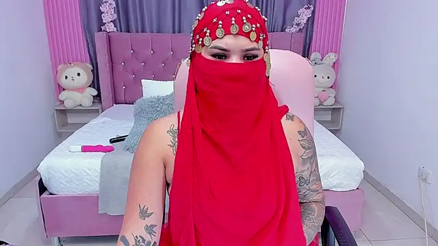 Snapshot of Nayla-Mouna chatting on September 19, 2025, 7:58 pm Nayla-Mouna online show from September 19, 2025, 7:58 pm