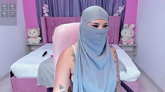 Snapshot of Nayla-Mouna chatting on September 23, 2025, 5:27 pm Nayla-Mouna online show from September 23, 2025, 5:27 pm