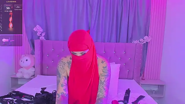 Snapshot of Nayla-Mouna chatting on April 22, 2026, 7:55 am Nayla-Mouna online show from April 22, 2026, 7:55 am