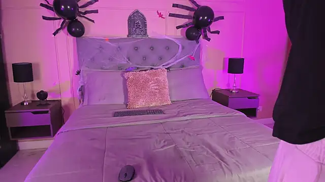 ALICESANDOVAL online show from November 8, 2025, 11:32 am