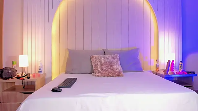 ALICESANDOVAL online show from December 15, 2025, 11:25 am