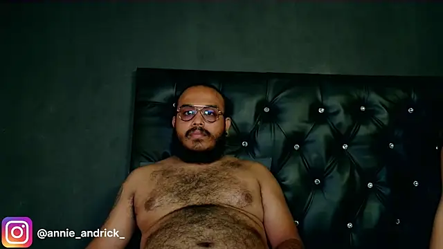  leda swan  online show from December 14, 2025, 3:28 pm