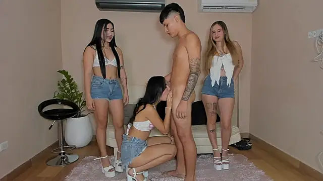 Goodlatin girls online show from September 19, 2025, 1:07 am