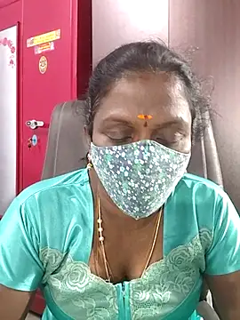 Snapshot of umashreetamil chatting on February 10, 2026, 5:28 pm umashreetamil online show from February 10, 2026, 5:28 pm