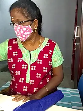 Snapshot of umashreetamil chatting on March 14, 2026, 1:49 pm umashreetamil online show from March 14, 2026, 1:49 pm