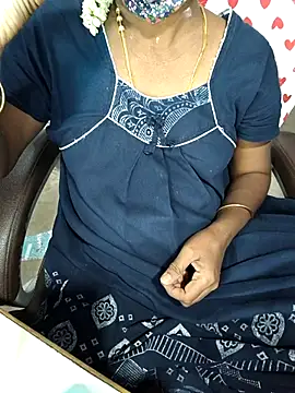 Snapshot of umashreetamil chatting on April 7, 2026, 12:44 am umashreetamil online show from April 7, 2026, 12:44 am