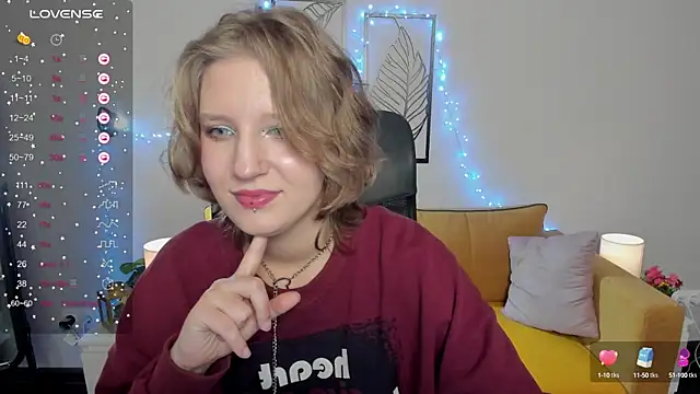 Hailey Foxy online show from October 3, 2025, 8:44 am