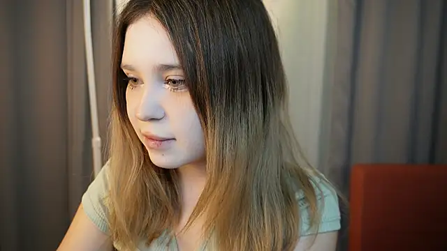 Lina Glow online show from November 20, 2025, 7:08 am