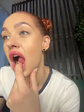 LittleFox    online show from February 11, 2026, 6:18 am