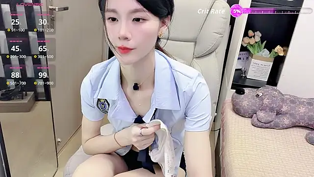 Yueyue-MM online show from April 27, 2026, 2:04 pm