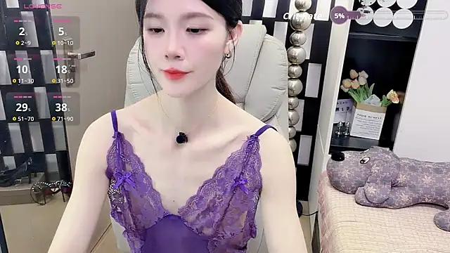 Yueyue-MM online show from May 13, 2026, 1:08 pm
