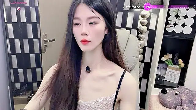 Yueyue-MM online show from May 18, 2026, 1:02 am