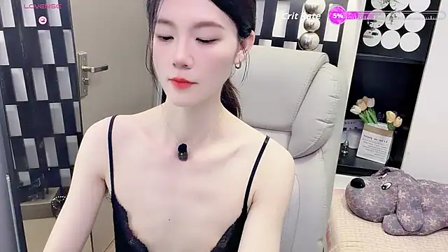 Yueyue-MM online show from May 27, 2026, 2:03 pm