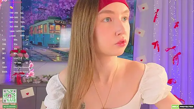 ElfredaTupy online show from May 6, 2026, 7:19 pm