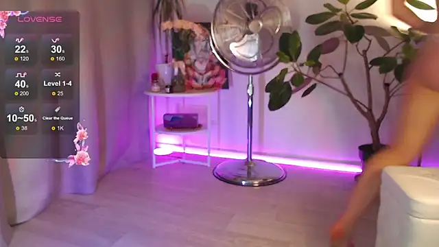 ChloeSummers online show from November 12, 2025, 12:38 pm