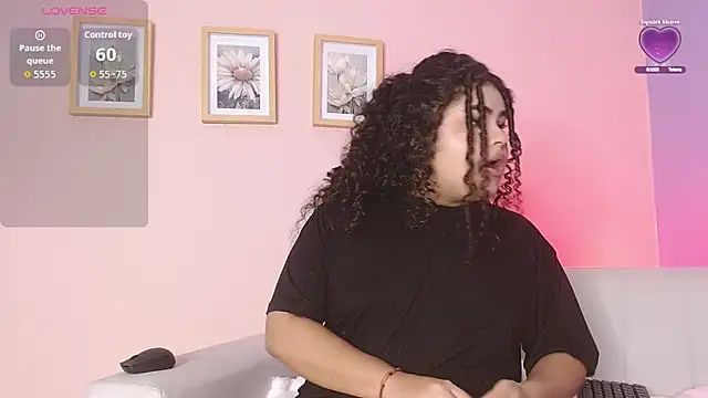 Snapshot of lourdes_moon22 chatting on October 3, 2025, 12:57 pm lourdes moon22 online show from October 3, 2025, 12:57 pm