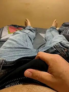 Normalludo0202 online show from November 13, 2025, 4:17 pm