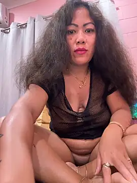 Snapshot of Lindarossyta chatting on November 2, 2025, 11:40 pm Lindarossyta online show from November 2, 2025, 11:40 pm