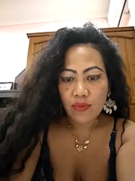 Snapshot of Lindarossyta chatting on June 11, 2026, 12:32 am Lindarossyta online show from June 11, 2026, 12:32 am