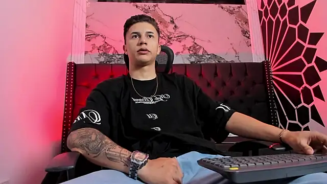 liaamsmiith  online show from February 2, 2026, 12:26 pm