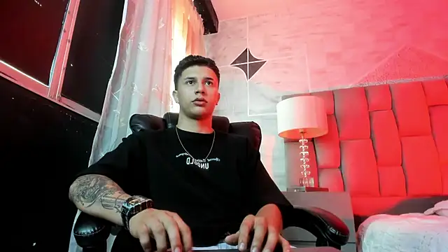 liaamsmiith  online show from March 3, 2026, 12:22 pm