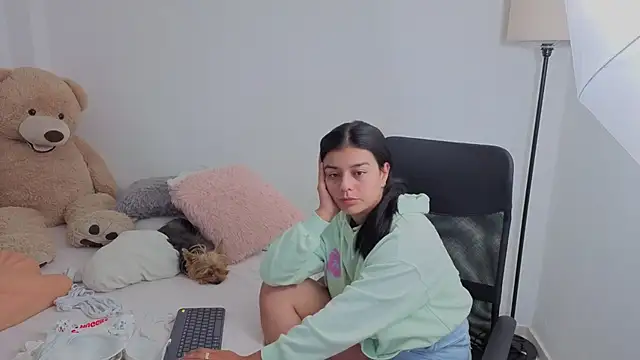 valerihouse online show from September 24, 2025, 12:47 am