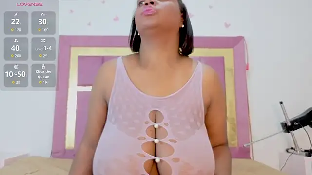 Snapshot of PenelopeBoobss chatting on June 10, 2026, 9:35 pm PenelopeBoobss online show from June 10, 2026, 9:35 pm
