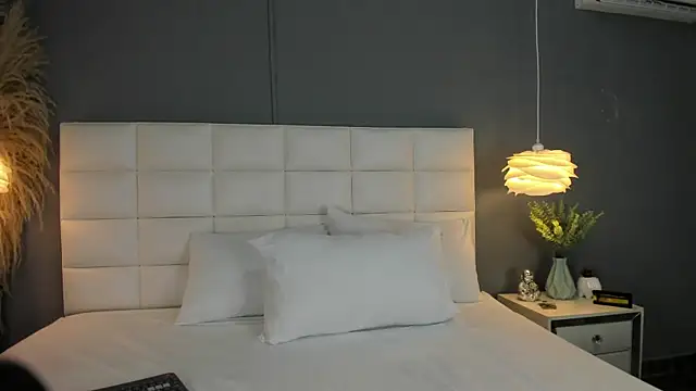 AliHamilton online show from September 20, 2025, 10:44 pm