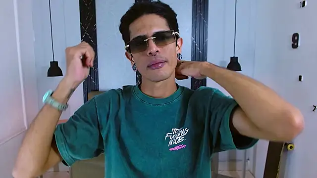 Franvill Trato online show from November 22, 2025, 7:57 pm