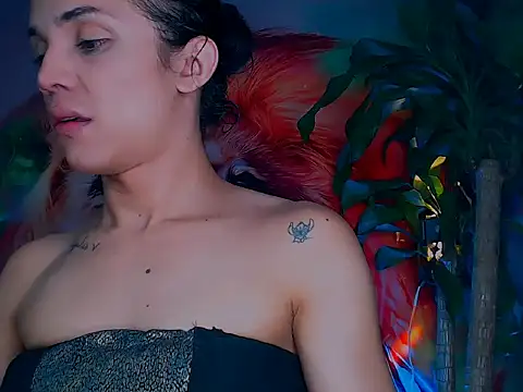 Cristal Gem1 online show from November 4, 2025, 10:42 pm