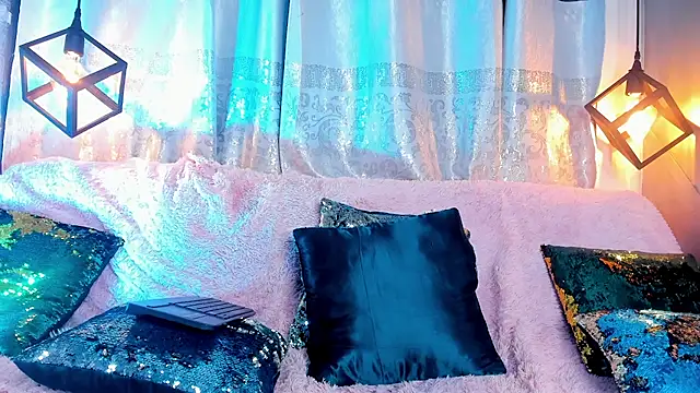 Cristal Gem1 online show from January 10, 2026, 12:01 am