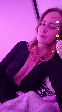 LyraHotty online show from March 12, 2026, 6:58 pm