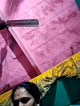 Pooja750 online show from December 3, 2025, 8:51 pm