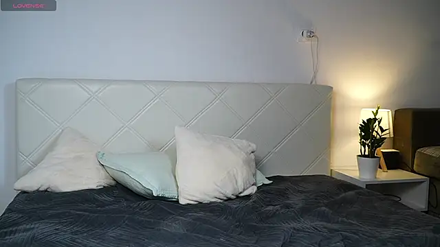 KaeliaScorch online show from November 12, 2025, 12:05 pm