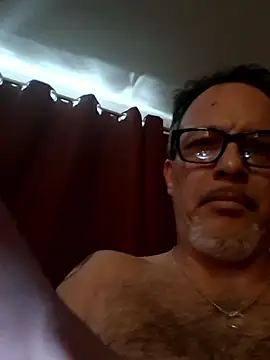 Snapshot of Slinkypoppet chatting on November 13, 2025, 9:36 pm Slinkypoppet online show from November 13, 2025, 9:36 pm