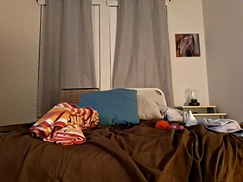 Snapshot of Slinkypoppet chatting on December 4, 2025, 8:01 am Slinkypoppet online show from December 4, 2025, 8:01 am