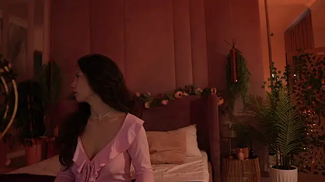 MaryNixon  online show from October 13, 2025, 5:07 am