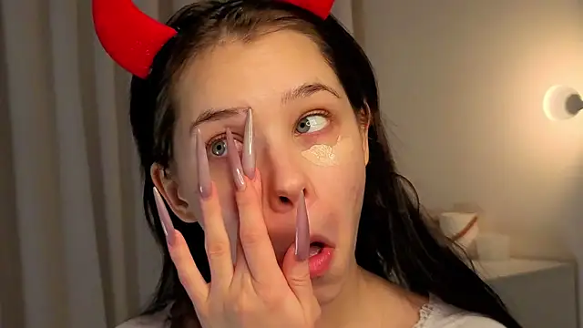 slyshypie online show from November 28, 2025, 1:25 pm