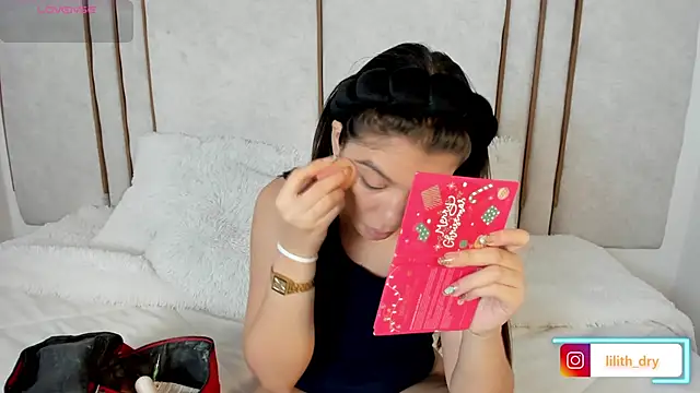 Lilith dry online show from September 25, 2025, 2:32 pm