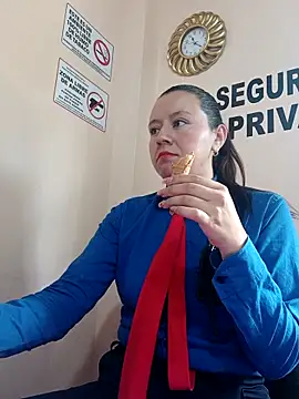 Snapshot of Hannah-colx chatting on October 11, 2025, 3:21 pm Hannah-colx online show from October 11, 2025, 3:21 pm