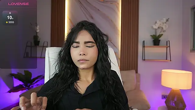 GiaNovak online show from December 15, 2025, 7:07 pm