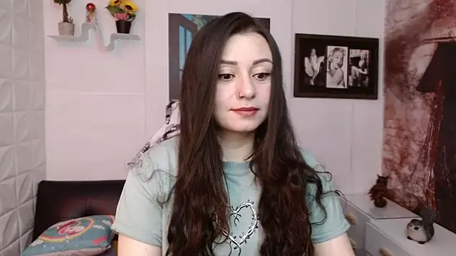 Snapshot of Eva_Roussell chatting on April 22, 2026, 2:29 pm Eva Roussell online show from April 22, 2026, 2:29 pm