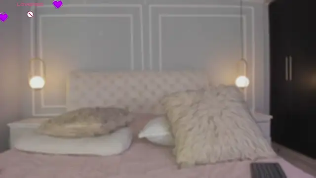 violeta olsen online show from July 28, 2026, 7:04 pm
